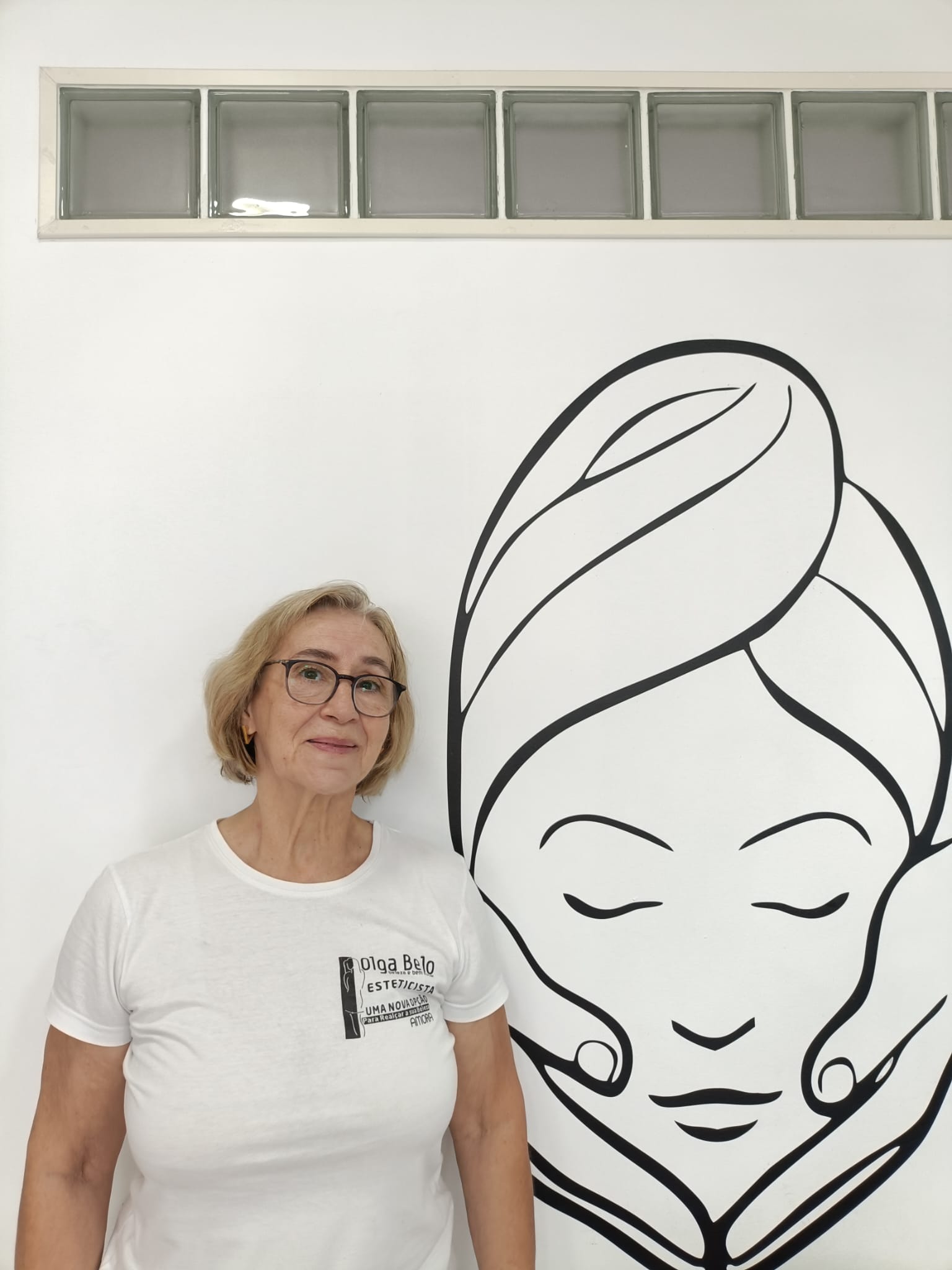Retrato real de Olga Belo no seu instituto na Amora